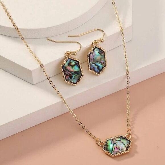 ✨ 🆕 ✨ Elegant Druzy Geometric Charm Necklace & Drop Earrings✨ - Picture 9 of 11